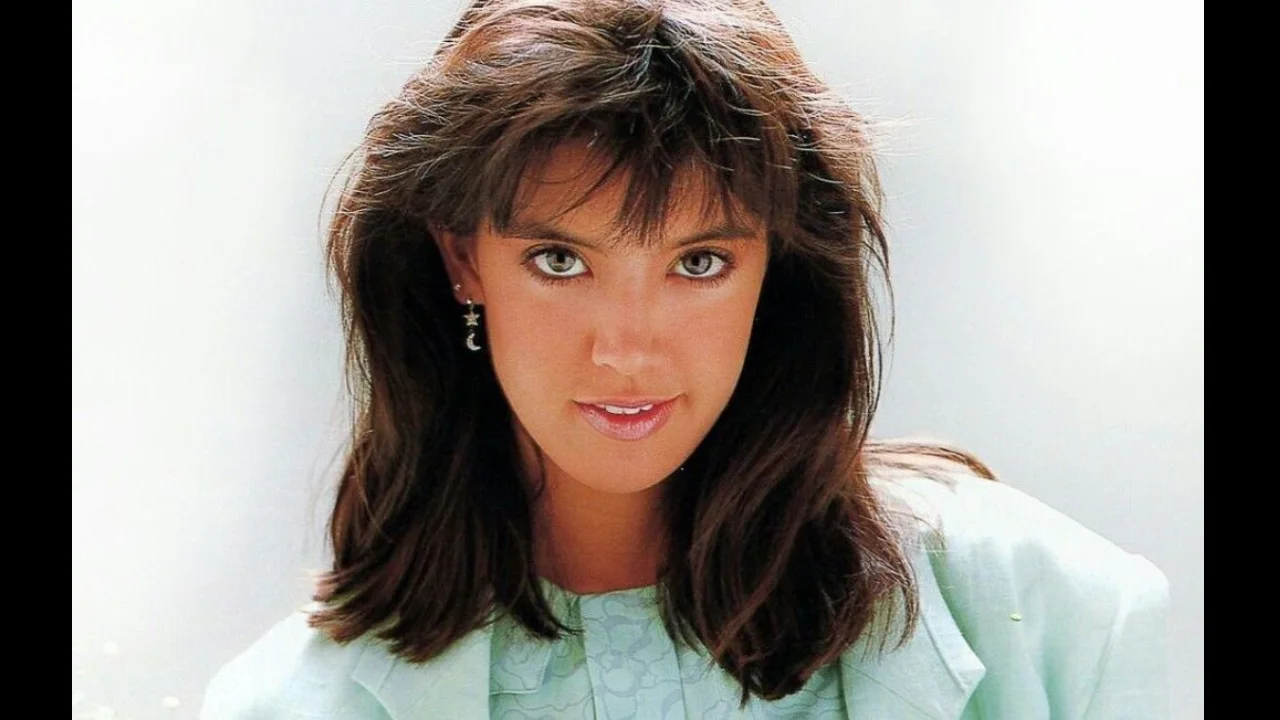 phoebe cates net worth